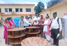 नरैनापुरका ९ वटा सामुदायिक विद्यालयलाई एसडिएफद्वारा विद्यालय सामग्री प्रदान